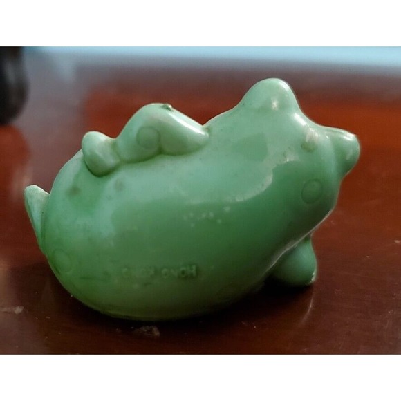 Miniature Bored GREEN FROG 1/2" x 1" Figurine - Picture 3 of 5